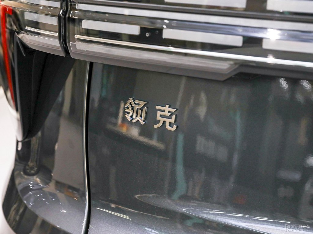 暮云灰領(lǐng)克01車尾外觀圖片