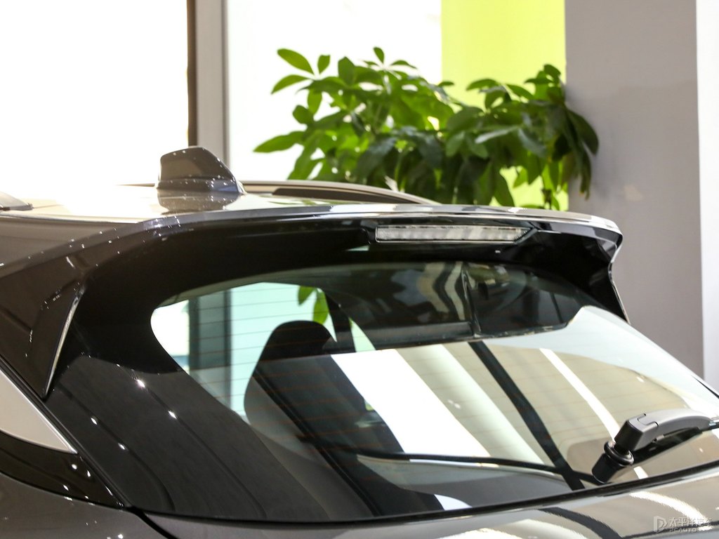 暮云灰領(lǐng)克01車尾外觀圖片