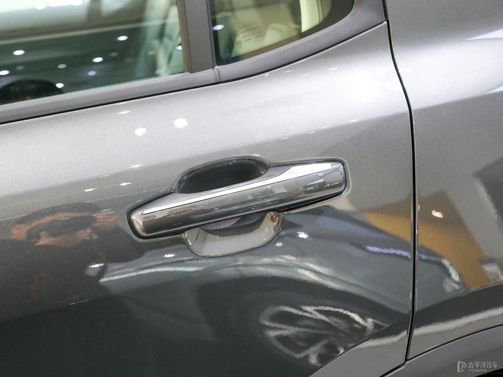 暮云灰領(lǐng)克01車身外觀圖片