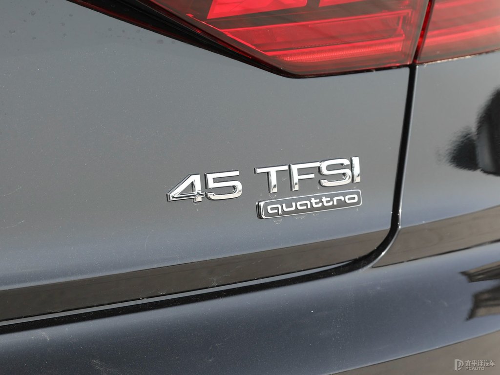 傳奇黑奧迪A8L車尾外觀圖片