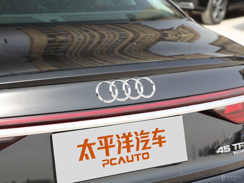 傳奇黑奧迪A8L車尾外觀圖片