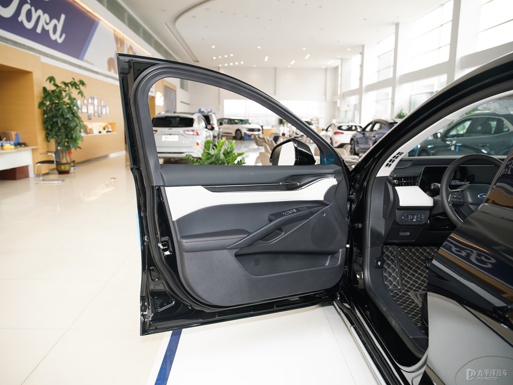 墨云黑蒙迪歐車廂內(nèi)飾圖片