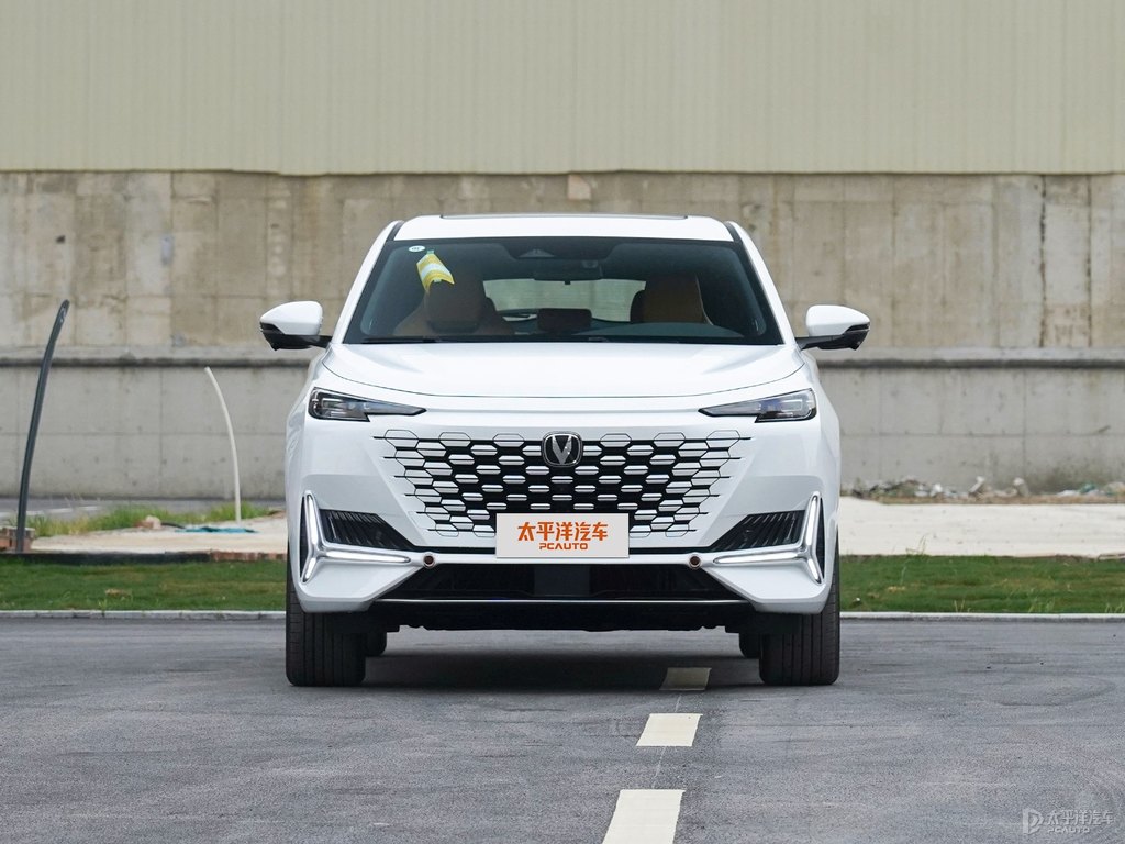 星辰白長(zhǎng)安UNI-K整車(chē)外觀外觀圖片