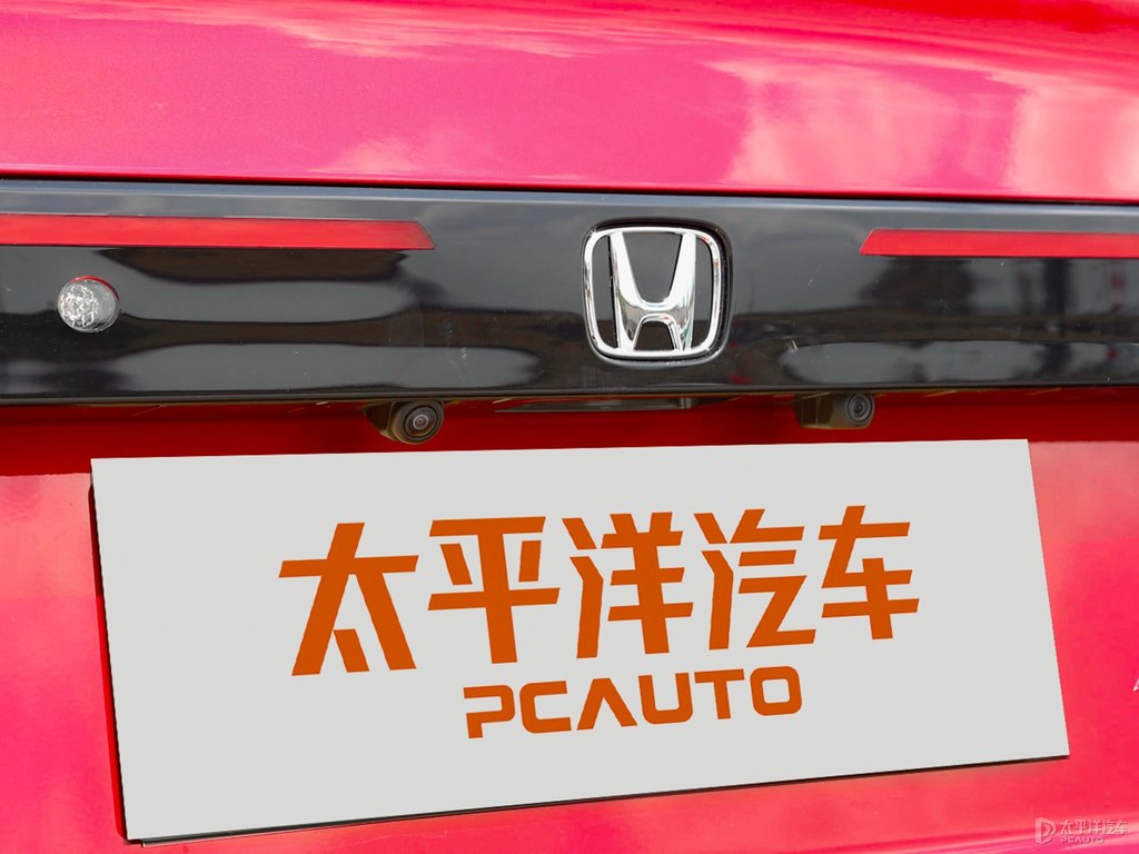 極速緋紅雅閣車尾外觀圖片