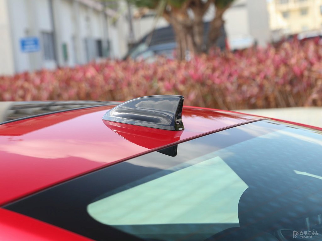 極速緋紅雅閣車身外觀圖片