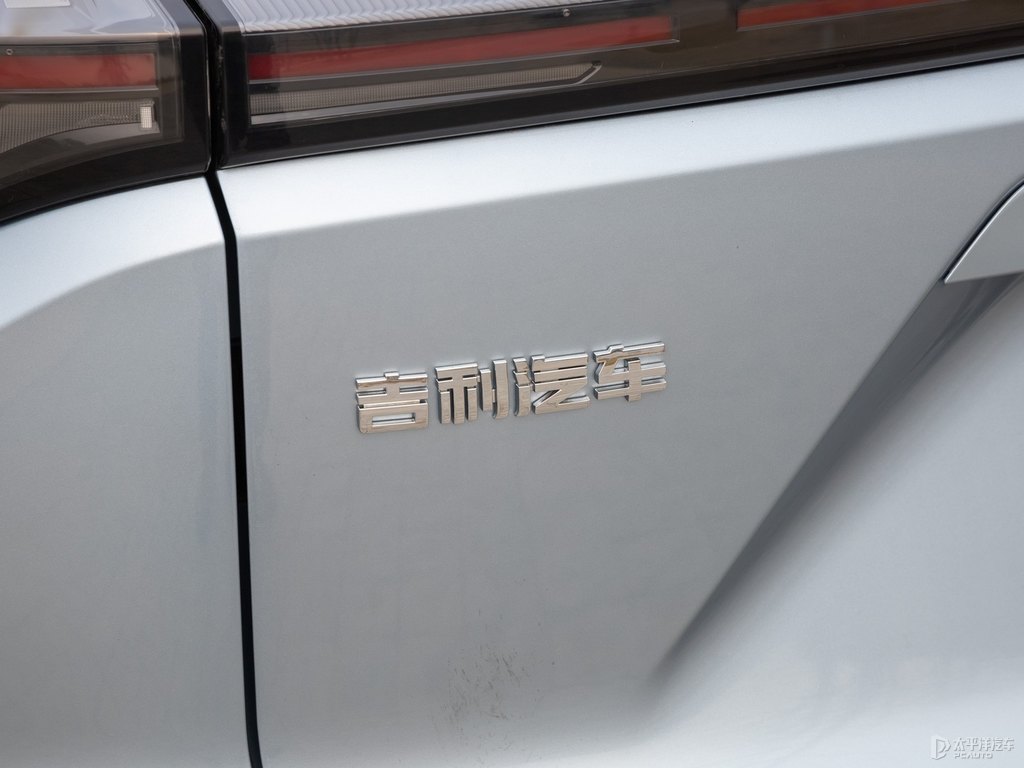 氮藍博越車尾外觀圖片