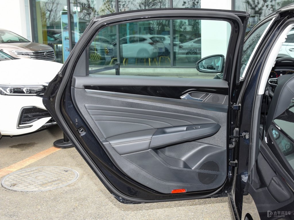 玄武黑帕薩特車廂內(nèi)飾圖片