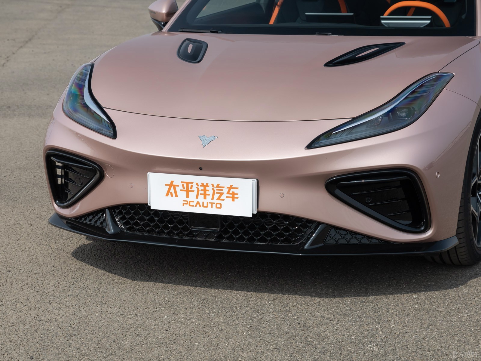 哪吒GT外觀高清大圖