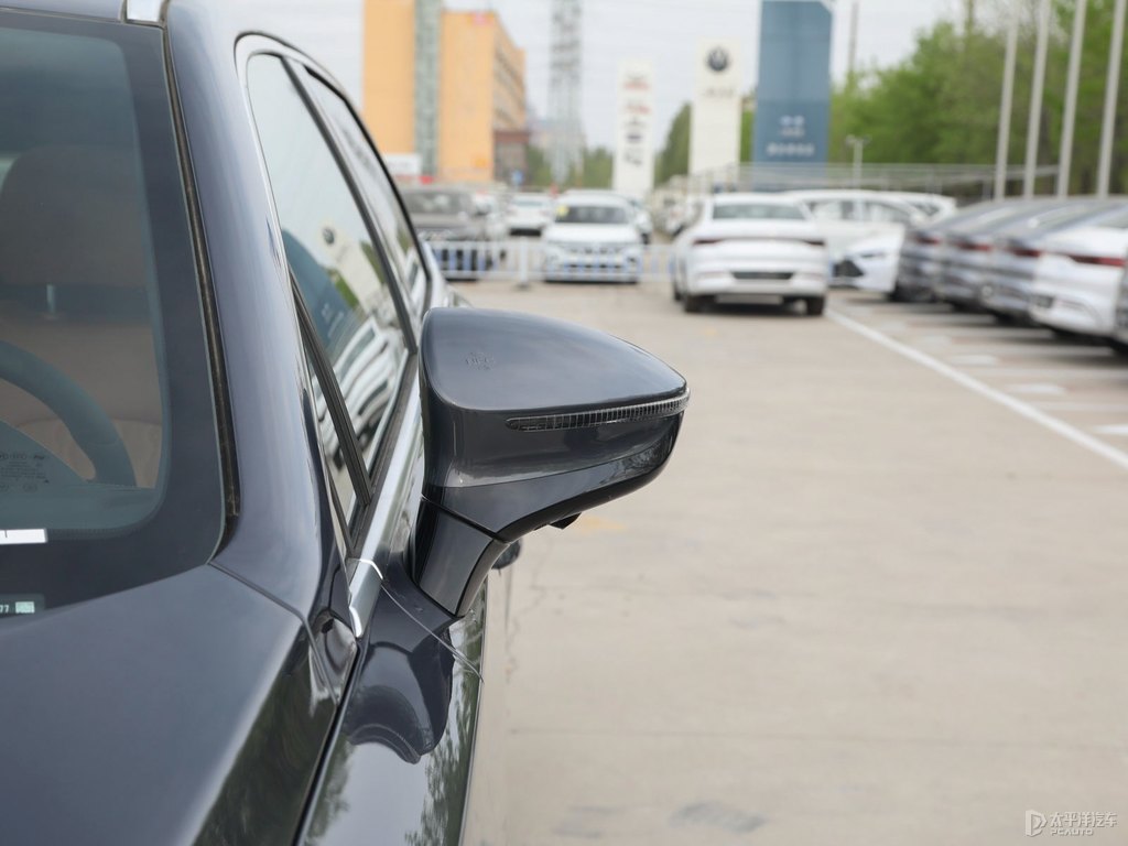 山脈灰唐新能源車身外觀圖片