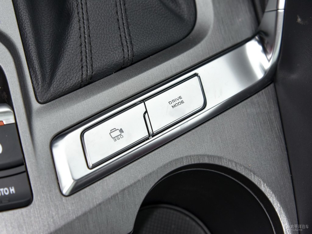 閃光冰晶白長(zhǎng)安CS35PLUS中控內(nèi)飾圖片