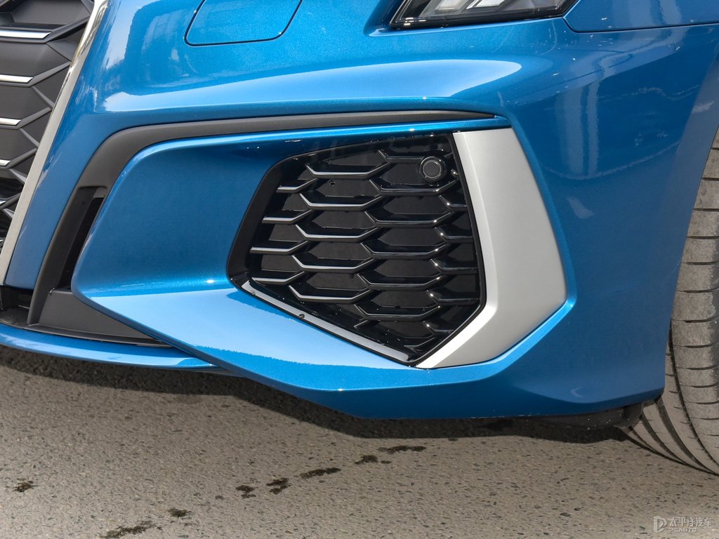 環(huán)礁藍(lán)奧迪A3車(chē)頭外觀圖片
