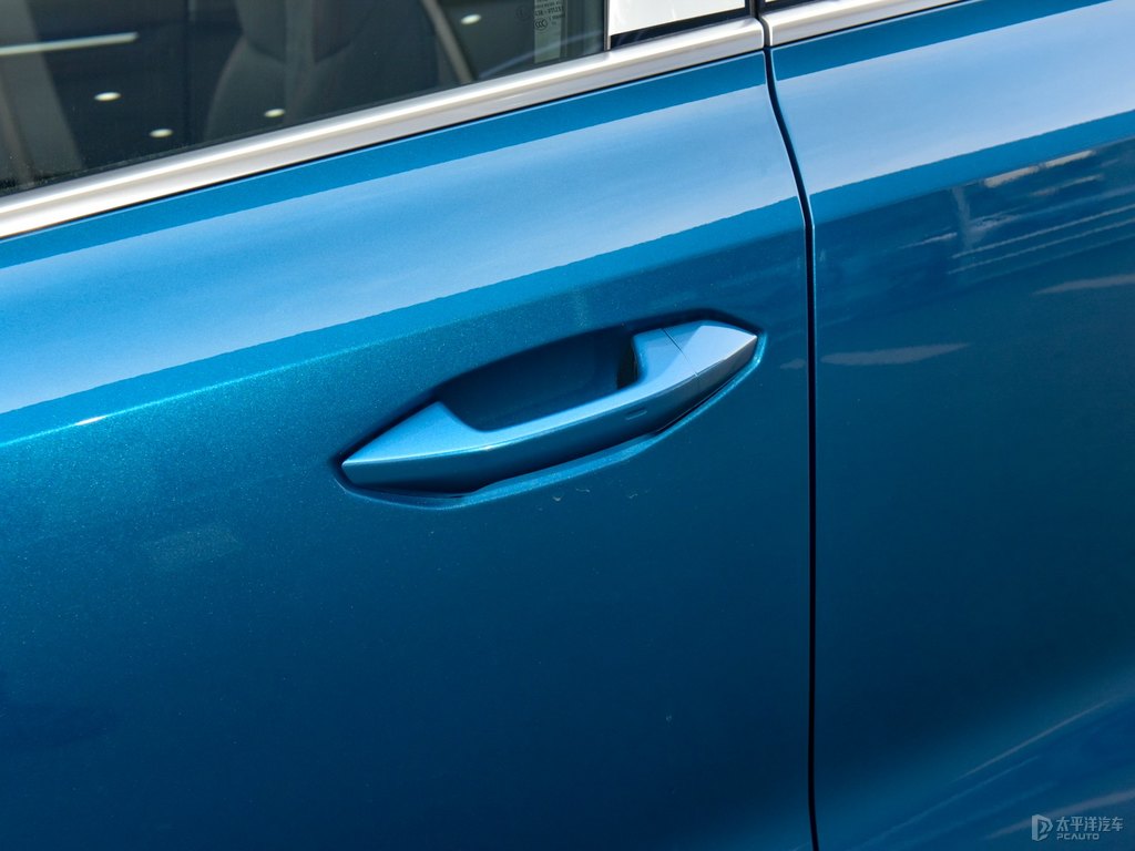 環(huán)礁藍(lán)奧迪A3車身外觀圖片