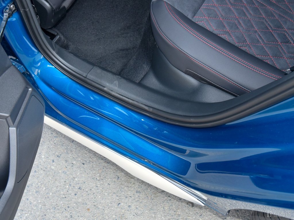 環(huán)礁藍(lán)奧迪A3車廂內(nèi)飾圖片