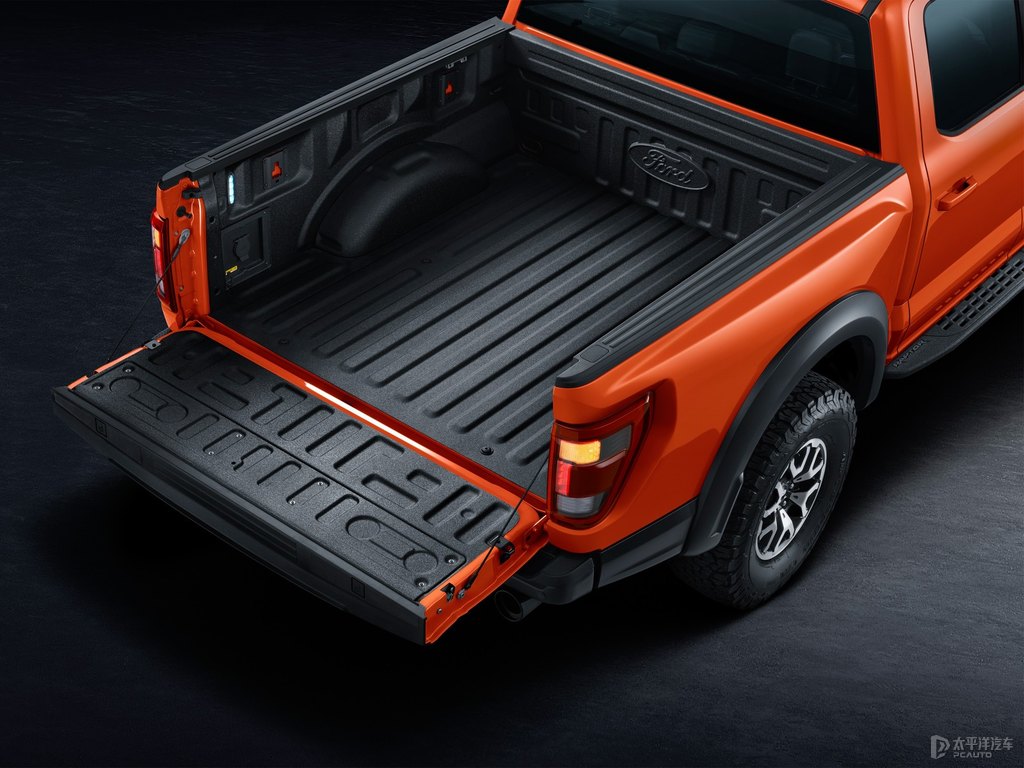 無畏橙福特F-150后備廂空間圖片