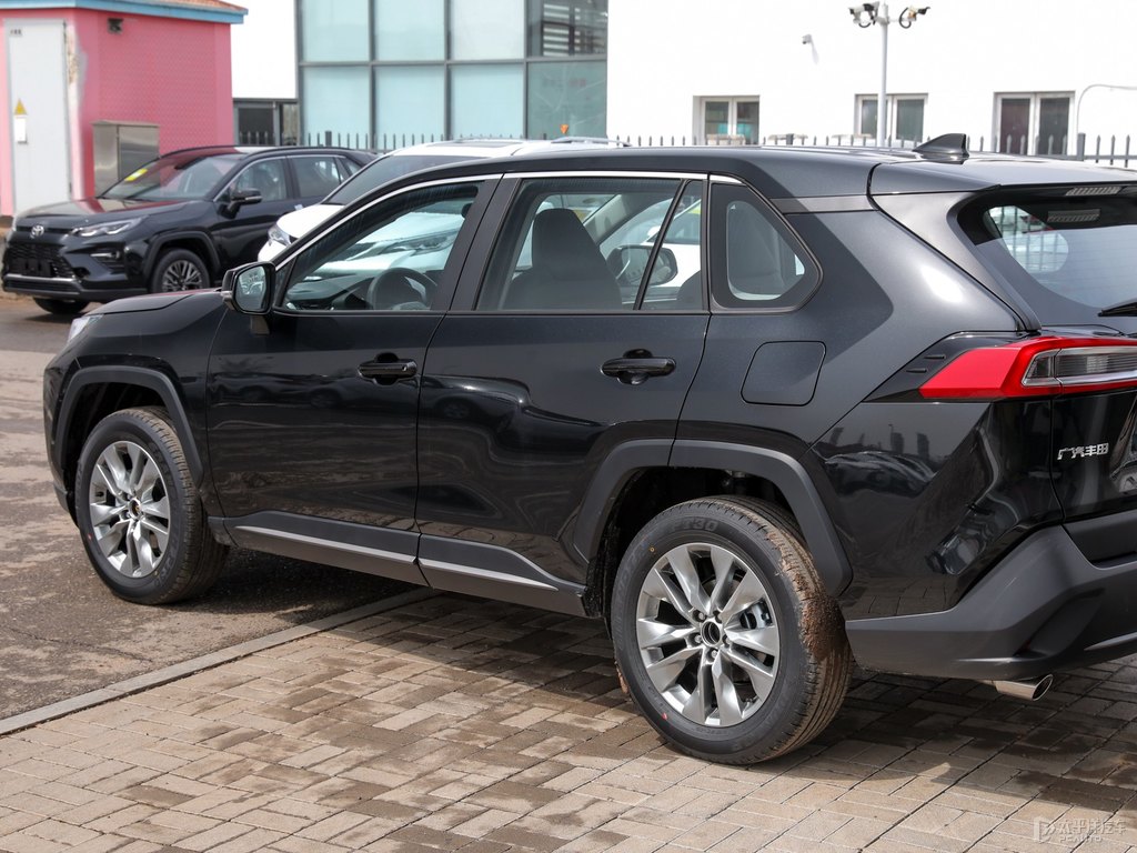 墨晶黑威蘭達(dá)車(chē)身外觀圖片