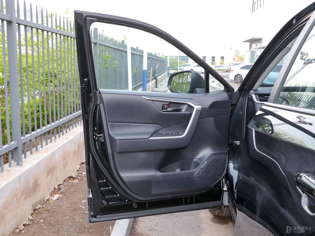 墨晶黑威蘭達(dá)車廂內(nèi)飾圖片