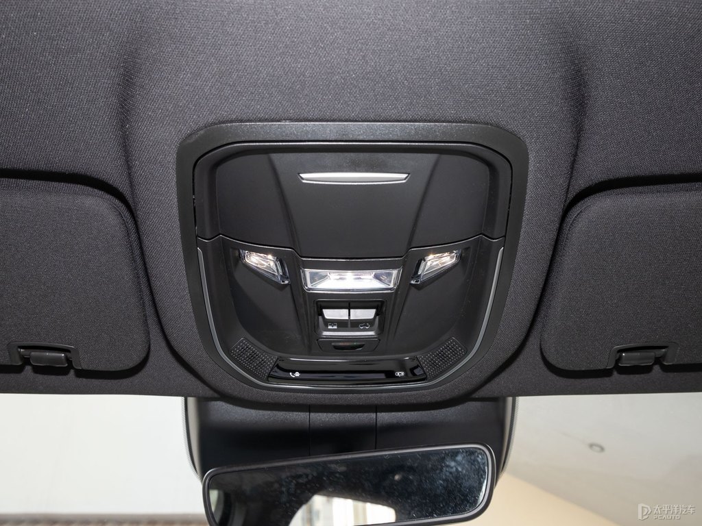 天水藍(lán)摩卡新能源車(chē)廂內(nèi)飾圖片