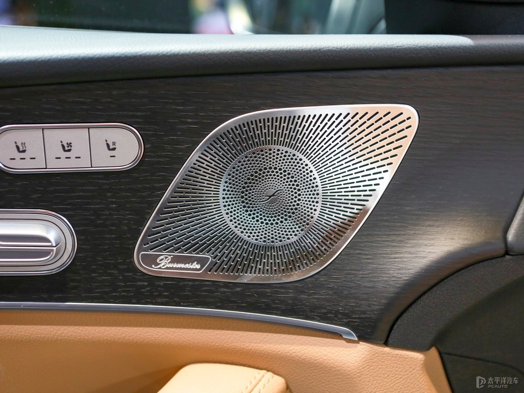 遠(yuǎn)峰灰奔馳GLE車廂內(nèi)飾圖片