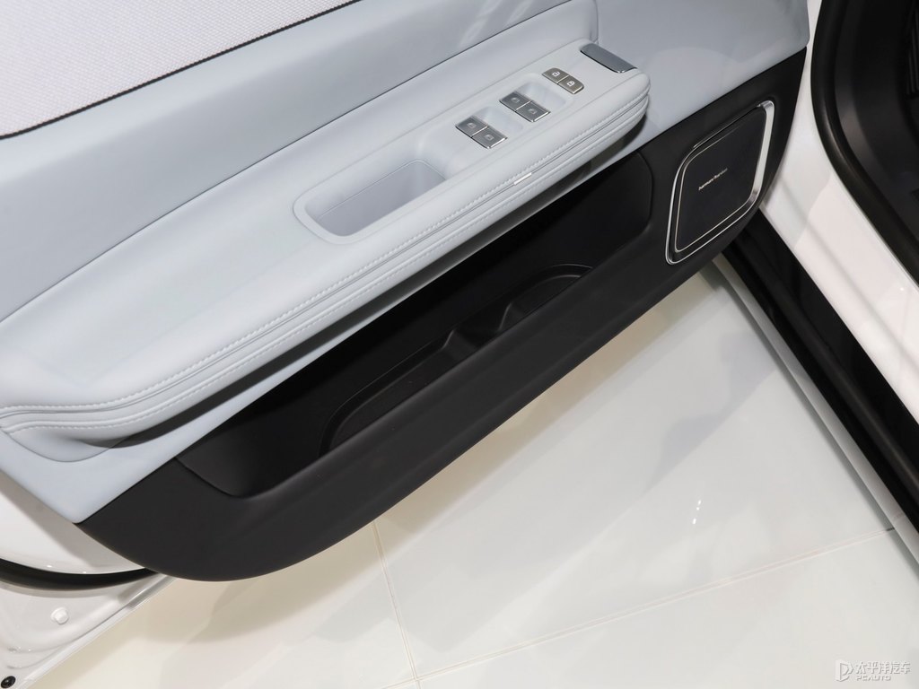 Polestar 4DƬ