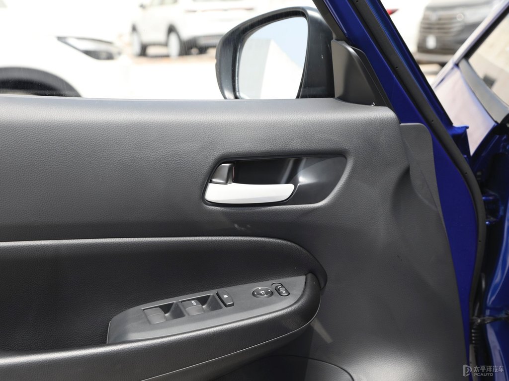 極光藍(lán)飛度車廂內(nèi)飾圖片