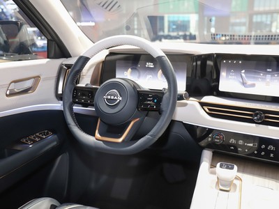 日產(chǎn)Pathfinder(進(jìn)口)內(nèi)飾實(shí)拍圖