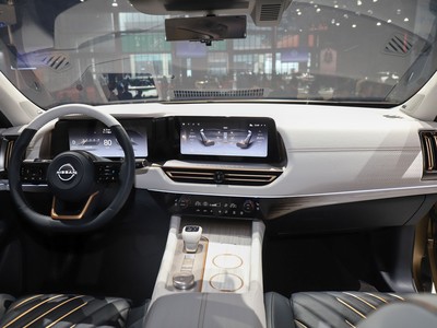 日產(chǎn)Pathfinder(進(jìn)口)內(nèi)飾實(shí)拍圖