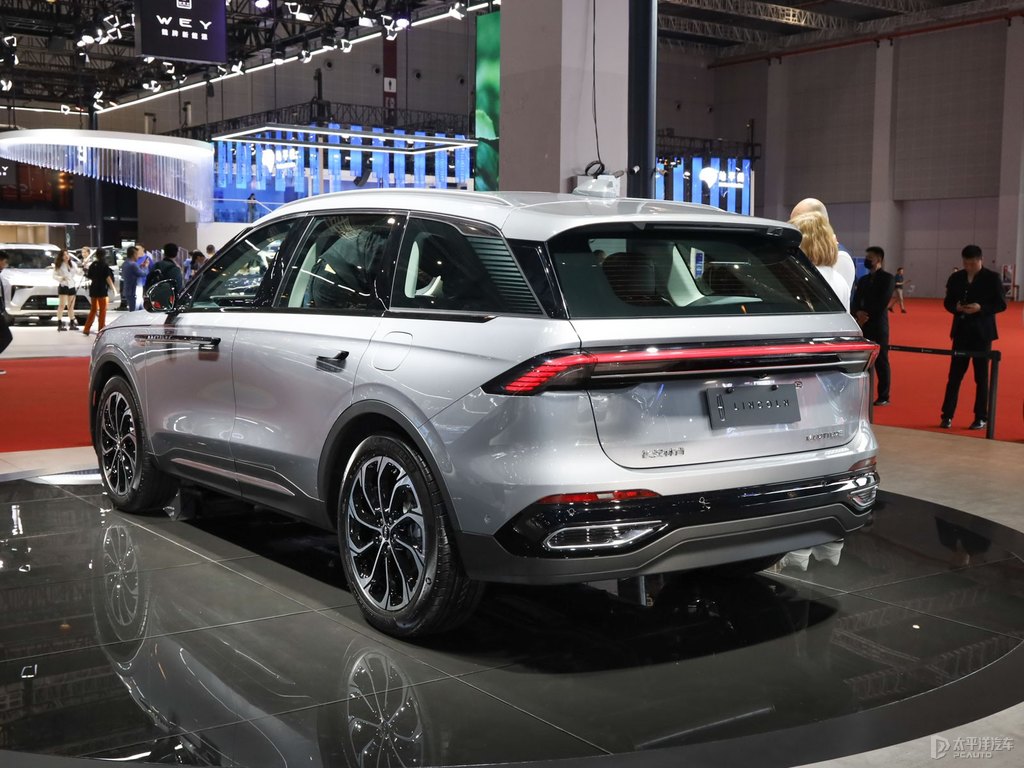 極致灰航海家整車(chē)外觀外觀圖片