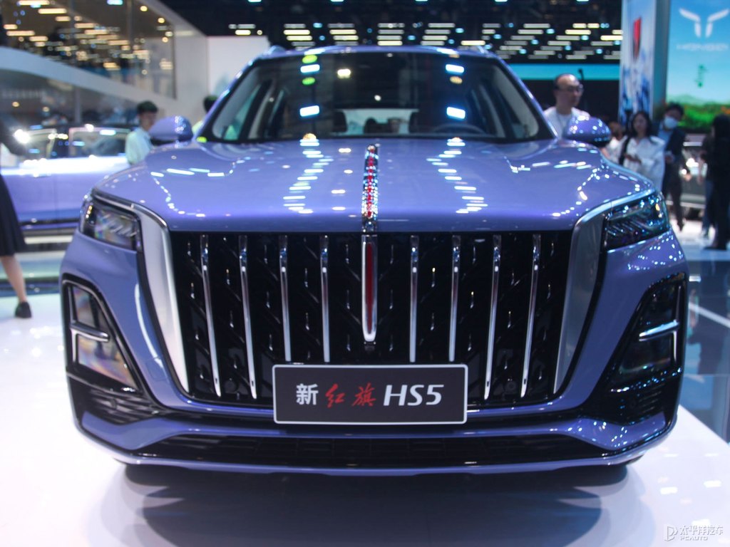 竹月藍(lán)紅旗HS5車頭外觀圖片