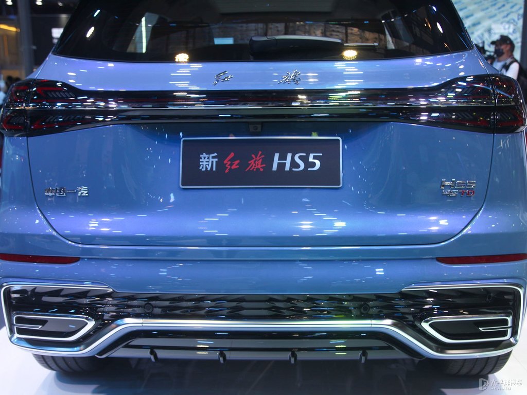 竹月藍(lán)紅旗HS5車(chē)尾外觀圖片