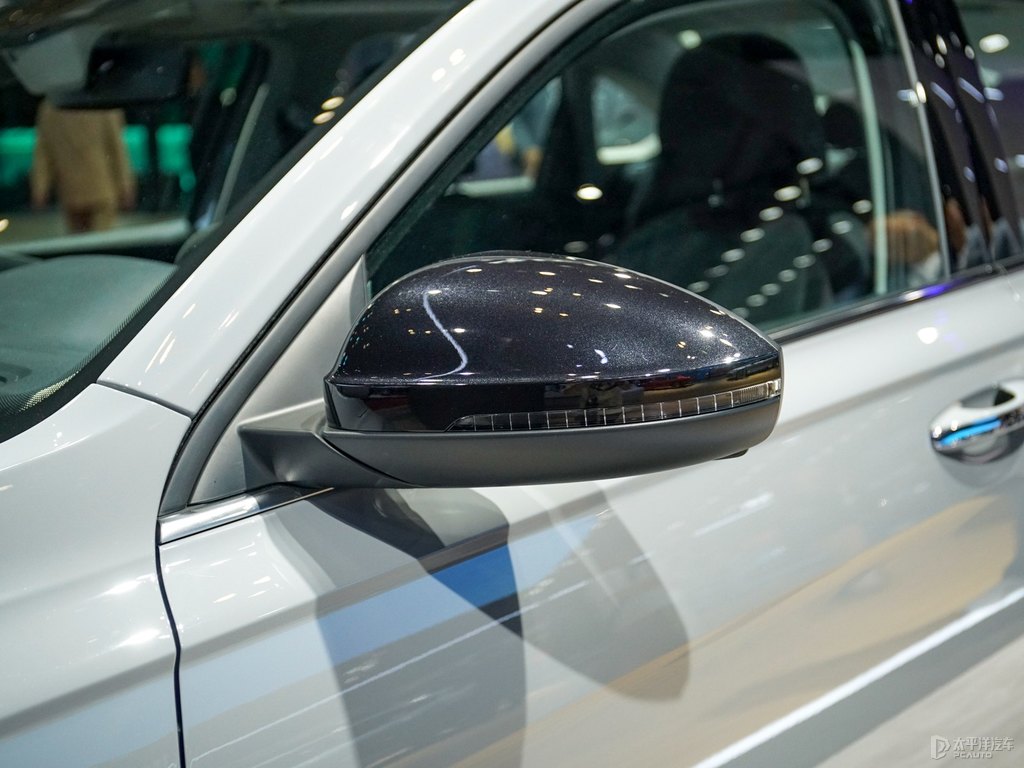 爺青灰朗逸車身外觀圖片