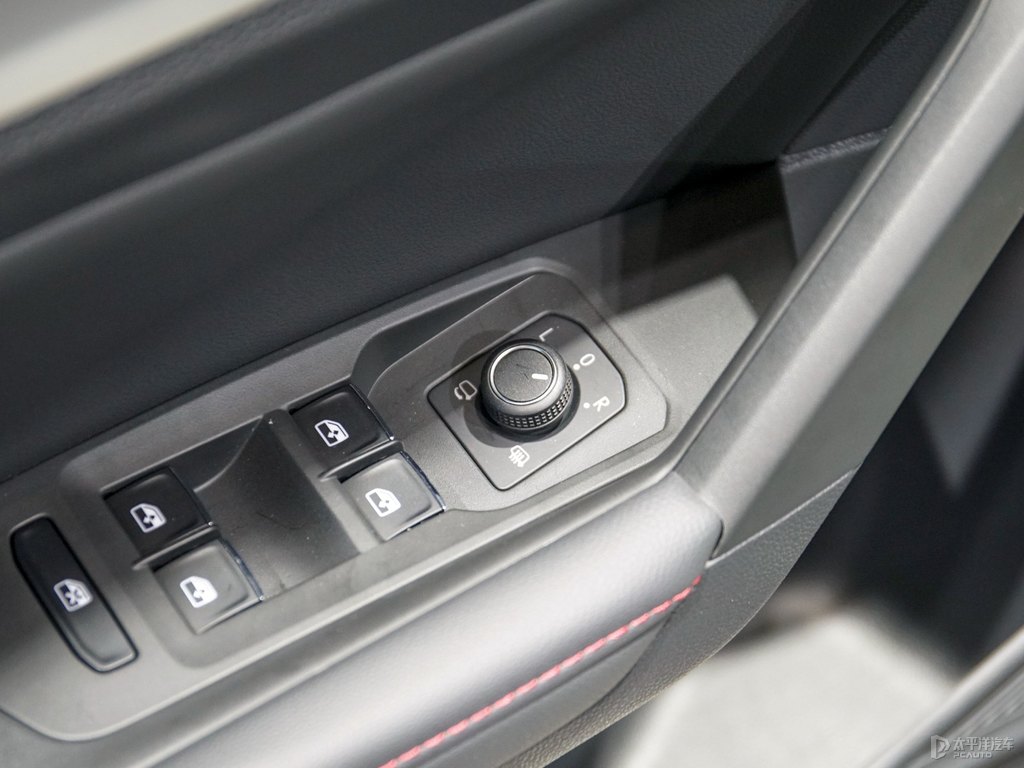 爺青灰朗逸車廂內(nèi)飾圖片