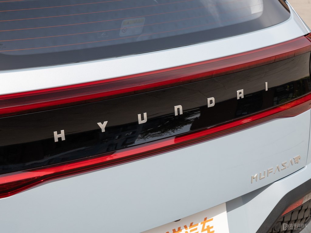 極地冰蘭北京現(xiàn)代ix35車尾外觀圖片