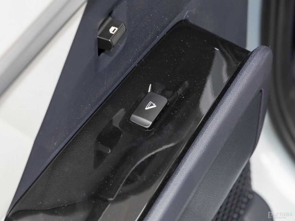 極地冰蘭北京現(xiàn)代ix35車廂內(nèi)飾圖片