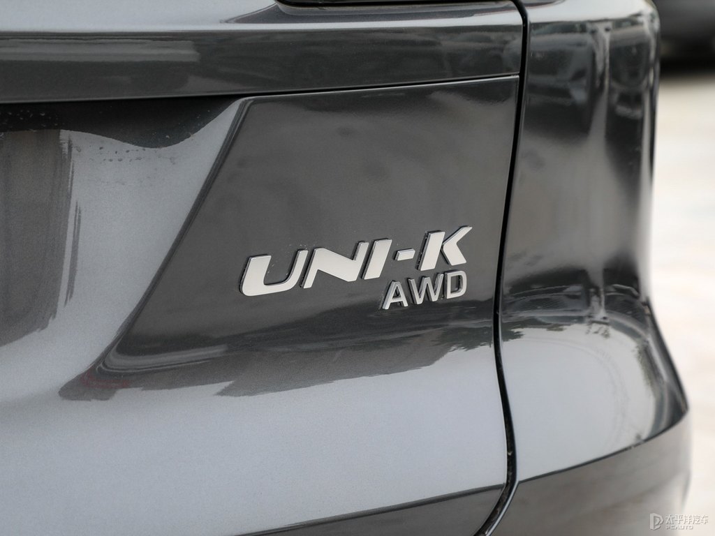星際灰長安UNI-K車尾外觀圖片
