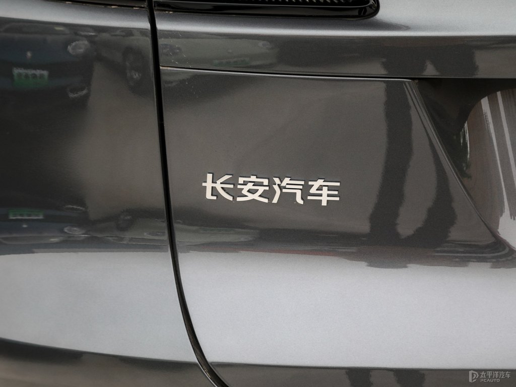 星際灰長安UNI-K車尾外觀圖片