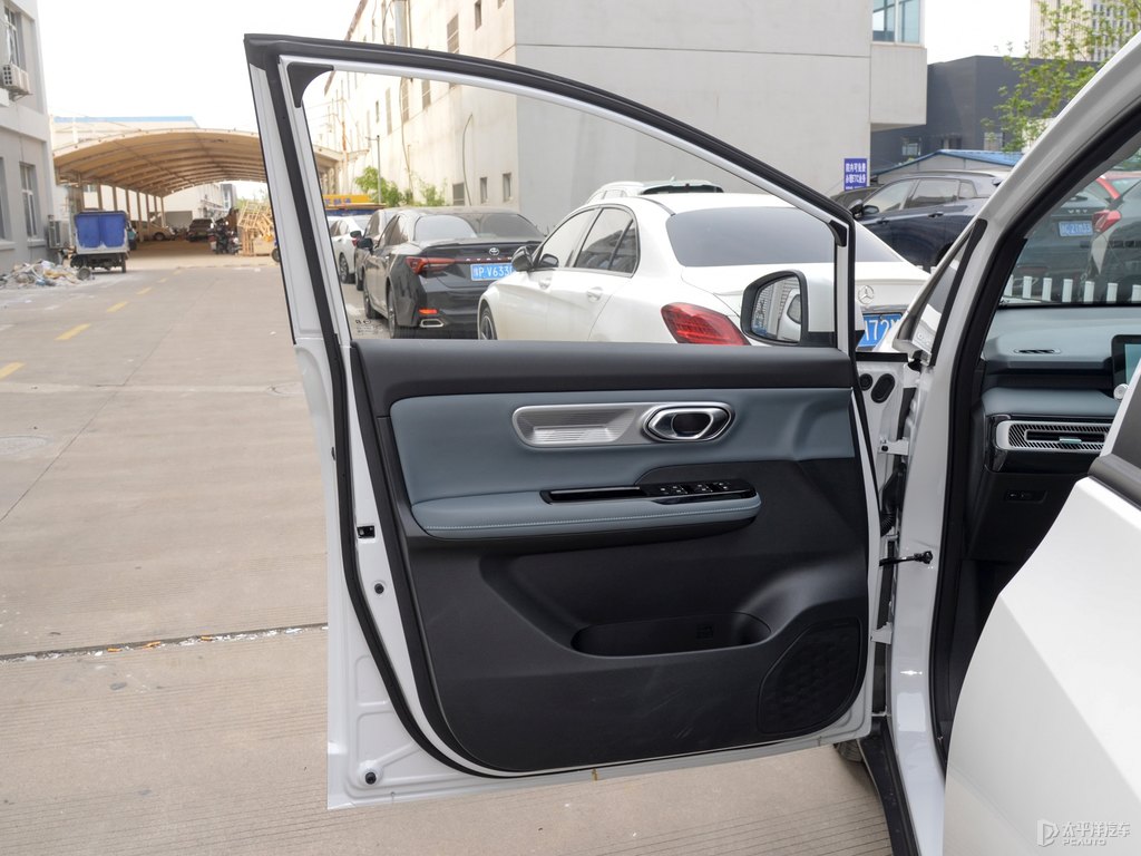 AION Y車廂內飾圖片