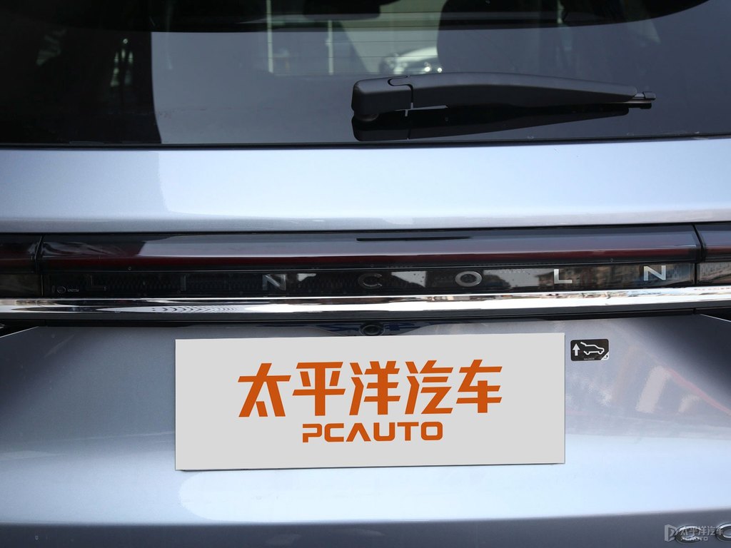冰川藍冒險家車尾外觀圖片