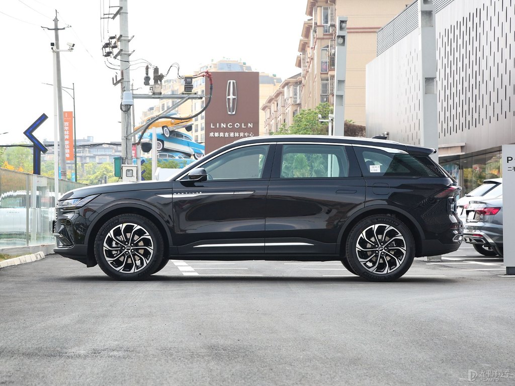 瀚金黑航海家整車外觀外觀圖片