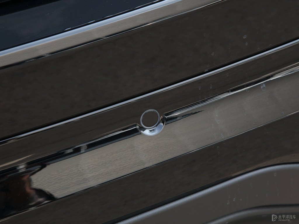 瀚金黑航海家車(chē)尾外觀圖片