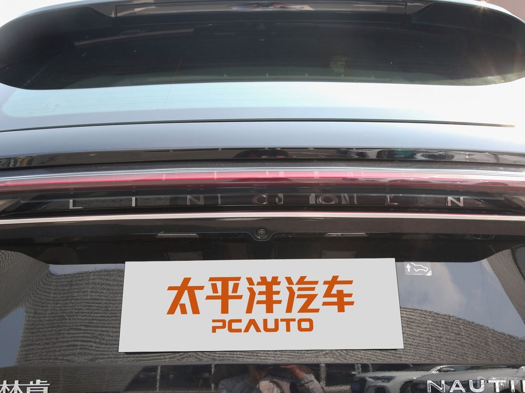 瀚金黑航海家車尾外觀圖片