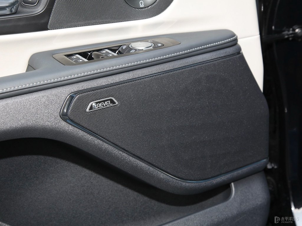 瀚金黑航海家車廂內(nèi)飾圖片