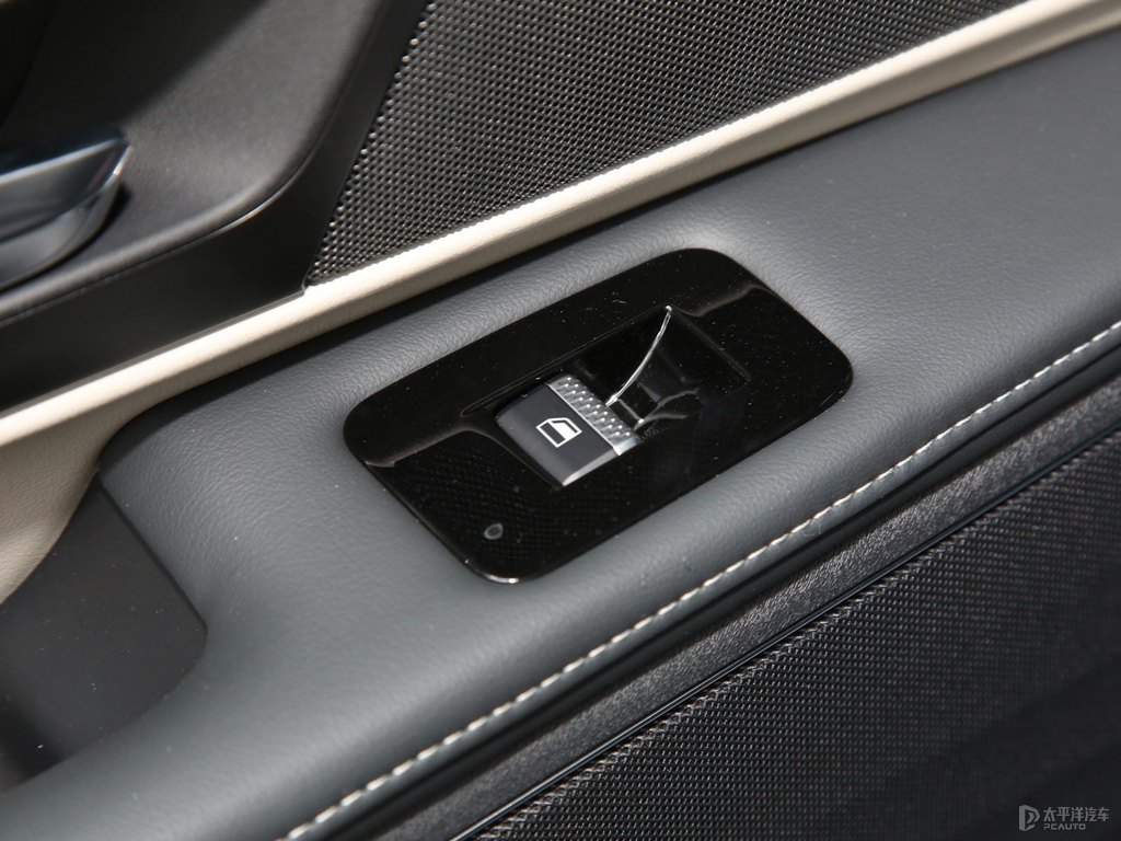 瀚金黑航海家車廂內(nèi)飾圖片