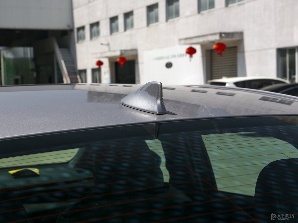 流光銀亞洲龍車身外觀圖片