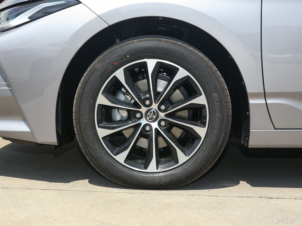流光銀亞洲龍車身外觀圖片