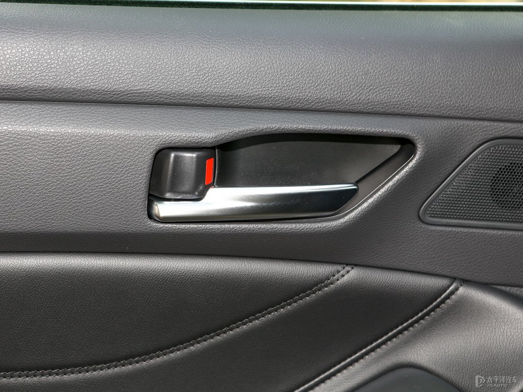 流光銀亞洲龍車廂內(nèi)飾圖片