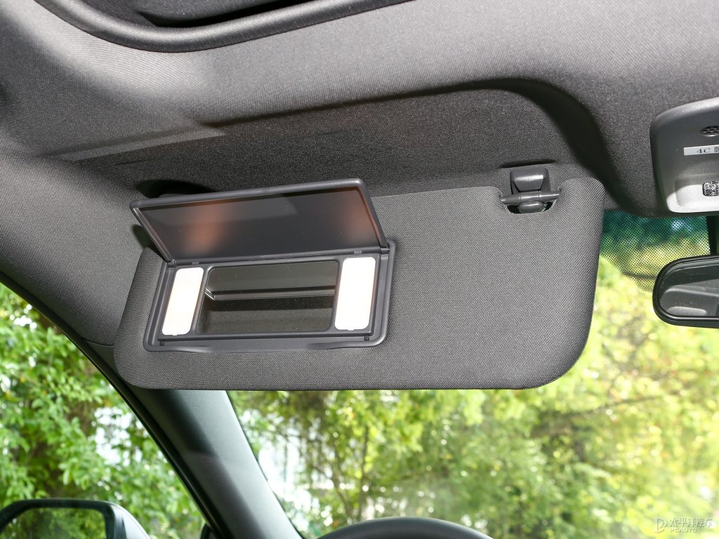 流光銀亞洲龍車廂內(nèi)飾圖片