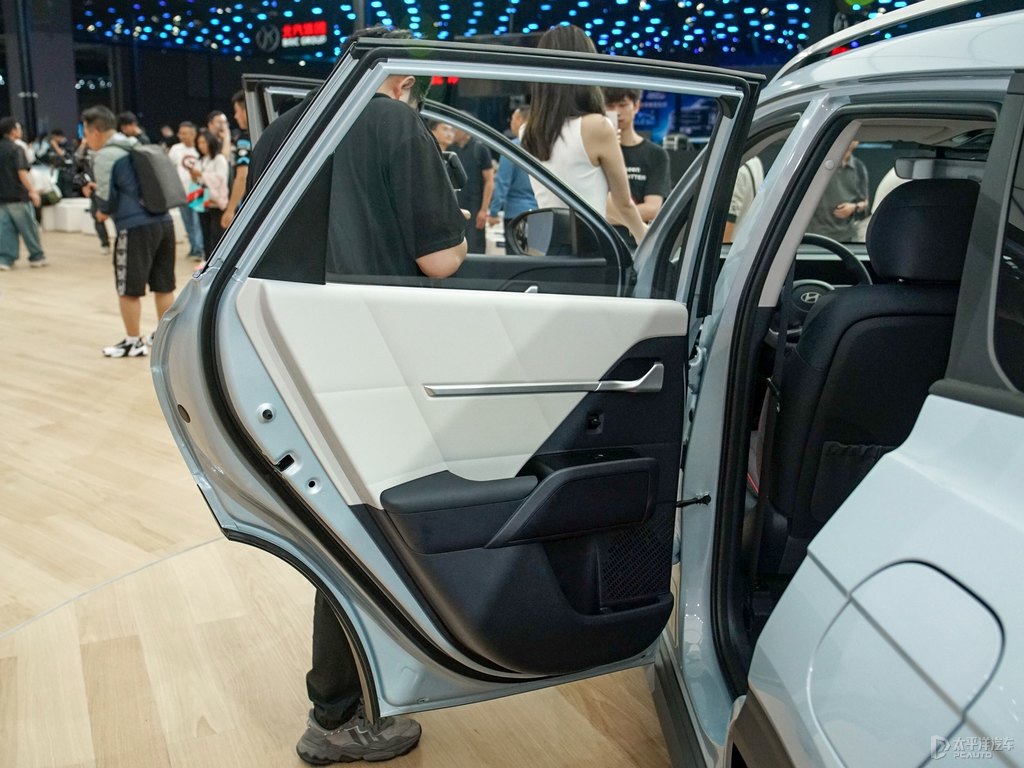 極地冰蘭北京現(xiàn)代ix35車廂內(nèi)飾圖片