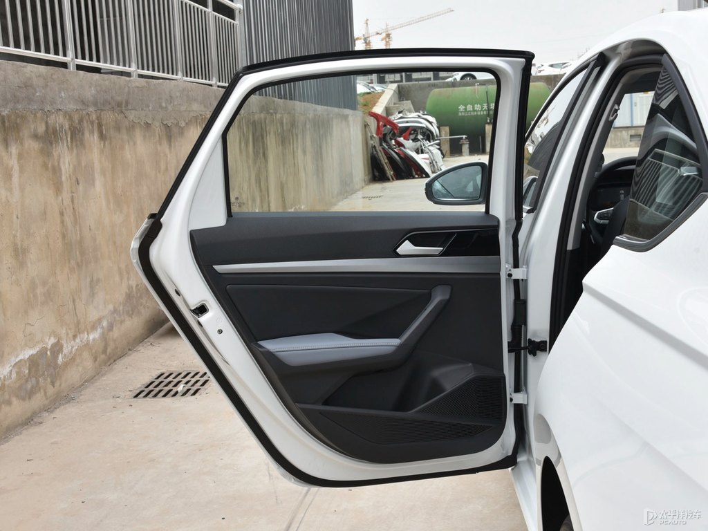 開場白朗逸車廂內(nèi)飾圖片