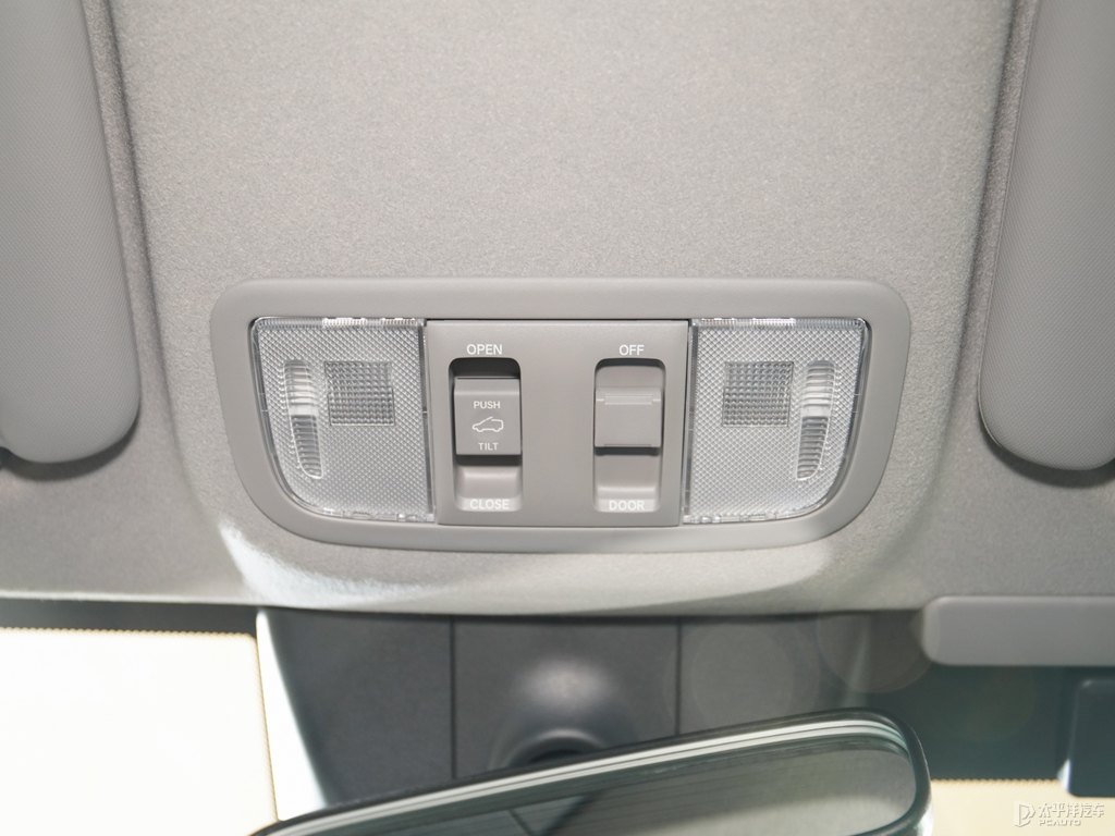 黑色+格陵蘭白飛度車廂內(nèi)飾圖片