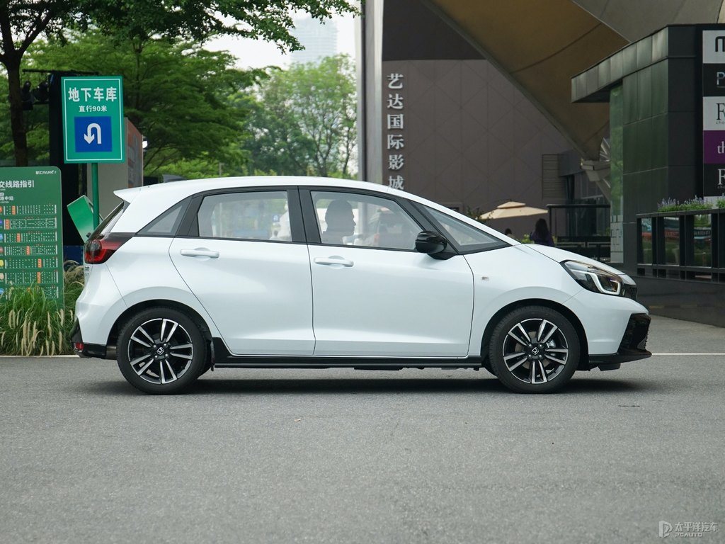 格陵蘭白飛度整車外觀外觀圖片